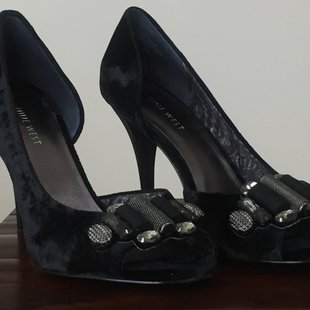 🔥NINE WEST Velvet D'Orsay Black Heels🔥